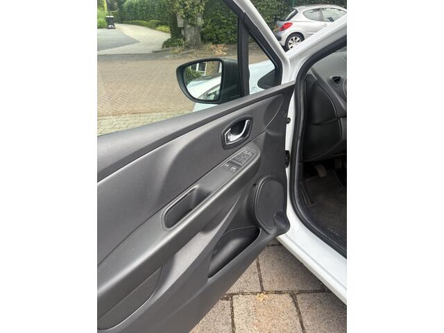 Renault CLIO Estate 0.9 TCe Life Hele nette en complete Clio met weinig km