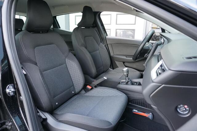 Renault CLIO 1.0 TCe Zen + CARPLAY / PDC / NAVIGATIE