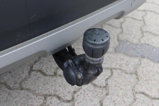 Renault ESPACE 1.8 TCe Initiale Paris 7p. Panoramadak, Lederen interieur, Trekhaak, Voor- en Achterstoelen verwarmd, Head up display, Vol Opties!