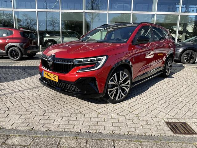 Renault ESPACE E-Tech full hybrid 200 iconic 7p. Full options o.a. headup display, harman kardon soundsystem wit leder, electrische achterklep, 7 persoons, panoramadak, all seasonbanden, 1 e eigenaar , slechts 17000 kn gereden