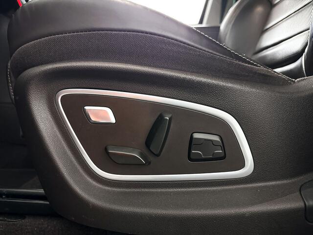 Renault ESPACE 1.8 TCe Initiale Paris 7p. | Panoramadak | Stoelverwarming | Navigatie