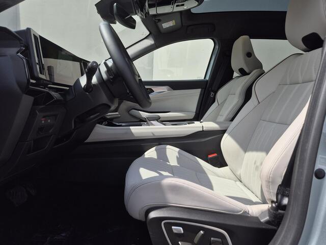 Renault ESPACE E-Tech full hybrid 200 iconic 7p. / Fabrieksgarantie tot 08-2027 / All season banden / Head Up Display / Elektrische achterklep / Stuur- Stoel & Voorruitverwarming / Panoramadak / Rondomzicht camera / Harman/Kardon Audio Systeem / Draadloze telefoon lade