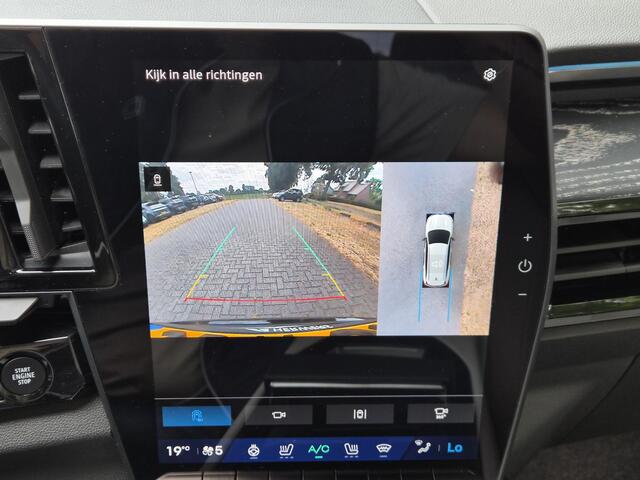 Renault ESPACE E-Tech full hybrid 200 iconic 7p. / Fabrieksgarantie tot 09-2027 / Panoramadak / Harman Kardon / Pack Advanced Drive / All season banden / Trekgewicht 1500 kg / Elektrische achterklep / Stuur- Stoel & Voorruit verwarming / Rondomzicht camera /