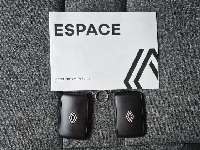 Renault ESPACE E-Tech full hybrid 200 techno 7p. / Fabrieksgarantie tot 10-2027 / All season banden / Trekgewicht 1500 kg / Elektrische achterklep / Achteruitrijcamera / Stuur- Stoel & Voorruitverwarming / Stoel met massage functie / Adaptief cruise control / Apple Carp
