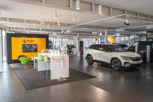 Renault ESPACE E-Tech full hybrid 200 iconic 7p. | Vijf jaar garantie | Harman Kardon | Panoramisch dak | HUD | Voorruitverwarming |