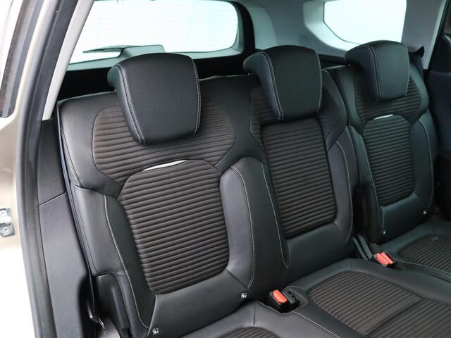 Renault GRAND SCENIC TCe 140pk Intens 5p | Trekhaak | 1800kg geremd | Parkeersensoren voor/achter | Adaptieve cruise control |