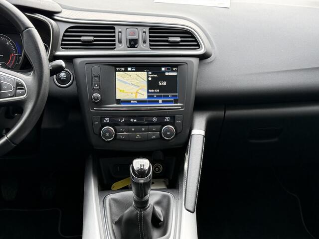 Renault KADJAR 1.5 dCi Intens | NAP | Trekhaak | 100% dlr onderhouden | Navigatie | DAB | Climate Control | Parkeersensoren | Cruise Control | Lichtmetaal |