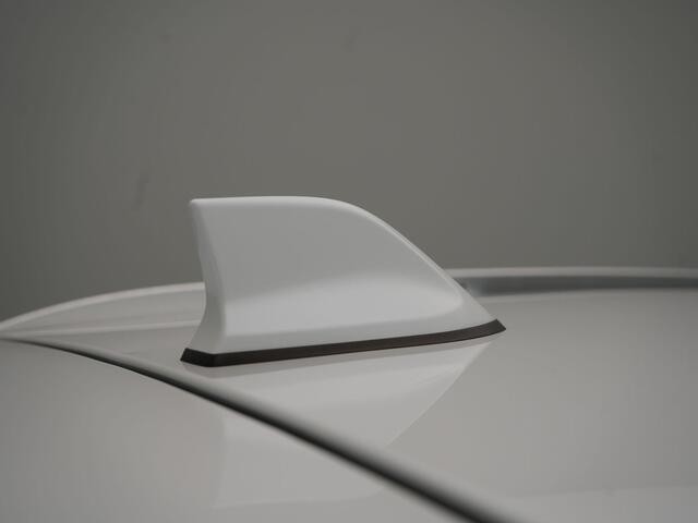 Renault KADJAR TCe 140 EDC Black Edition - RIJKLAARPRIJS - Automaat - Achteruitrijcamera - Trekhaak - Panoramadak - Dealeronderhouden