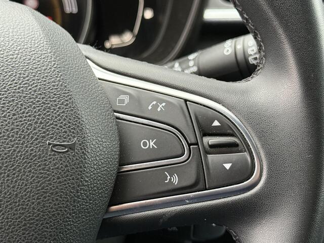 Renault KADJAR 1.3 TCe Navigatie / Trekhaak / Camera / Bluetooth / Stoelverwarming / Climate Control / All-Season banden / Keyless Entry&Go