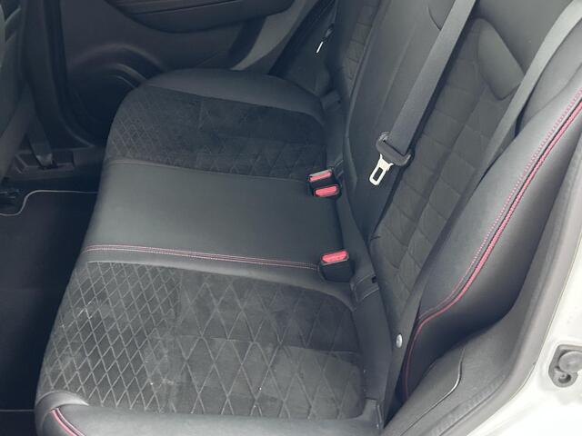 Renault KADJAR 1.3 TCe Black Edition TREKAAHK | NAVIGATIE | BOSE | ACHTERUITRIJCAMERA | PARKEERSENSOREN VOOR-EN ACHTER