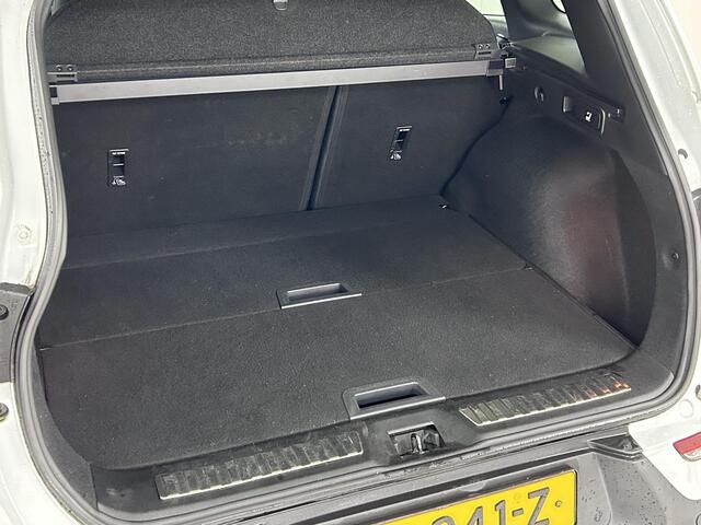 Renault KADJAR 1.3 TCe Black Edition TREKAAHK | NAVIGATIE | BOSE | ACHTERUITRIJCAMERA | PARKEERSENSOREN VOOR-EN ACHTER