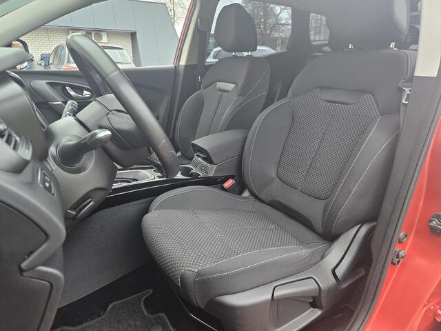 Renault KADJAR 1.3 TCe Zen / Stoelverwarming / Climate Control / Apple Carplay & Android Auto / Navigatie / Parkeersensoren / Keyless Entry & Start / Cruise Control /