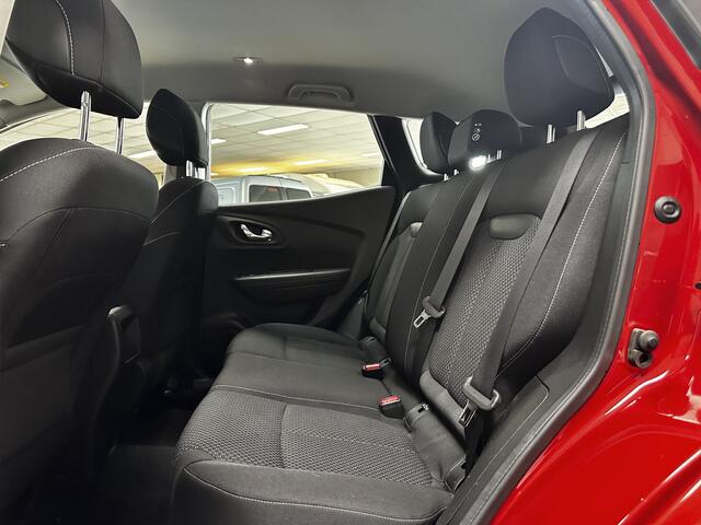 Renault KADJAR 1.2 TCe Intens/ Trekhaak/ Camera/ Apple + Android/ Lane-Assist./ 17'' LMV/ DAB+/ PDC V+A/ Extra getint glas/ Dode-Hoek DET./ Navi/ Clima/ Cruise/ Bluetooth/ Multi. LEDER. Stuur/ Mistl./ Chroom/ Dakrails.