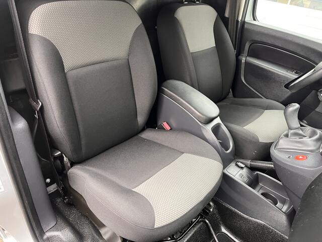 Renault KANGOO 1.5 dCi 75 Airco Cruise controle 2-Persoons Telefoonverbinding Navigatiesysteem Elektrische ramen Parkeersensoren achter Start/stop Euro 6 Bpm vrij voor particulier gebruik!!
