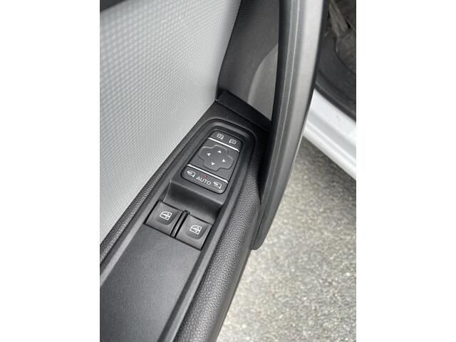 Renault KANGOO E-Tech Extra L2 22 kW 44 kWh Renault Kangoo E-Tech Extra 22 kW L2 / QUICK CHARGE DC / SCHUIFDEUR LINKS / NAVIGATIE + APPLE CARPLAY / VERWARMDE STOELEN