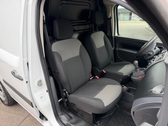 Renault KANGOO 1.5 Blue dCi 80 Comfort AIRCO I NAVI I TREKHAAK I NW DISTRIBUTIE I 1e EIGENAAR I COMPLETE ONDERHOUDSHISTORIE