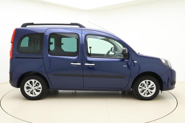 Renault KANGOO FAMILY Rolstoelbus | Rolstoellift | Airco | Verlaagde vloer achterin | Oprijplaat of elektrische rolstoellift | 3-punts rolstoelgordelsysteem | Elektrische spanbanden | Extra lange veiligheidsgordels | Antislip-oprijplaat | Rolstoelplaats achter bestuurder/passa