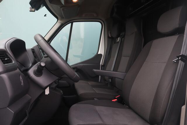 Renault MASTER BWJ 2021 T35 2.3 136 PK dCi 135 L3H2 AIRCO / NAVI / BLUETOOTH / CRUISE / CAMERA / TUSSENSCHOT VOLLEDIG / MULTIFUNCT. STUUR