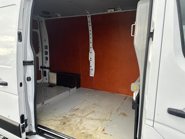 Renault MASTER T35 2.3 dCi L2H2*HAAK*NAVI*A/C*CRUISE*3-PERS.* Renault Master T35 2.3 dCi L2H3 Energy*HAAK*NAVI*A/C*CRUISE*