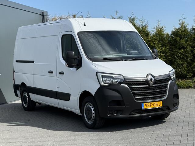 Renault MASTER T35 2.3 dCi 135 PK / L2H2 / 1e EIG. / TREKHAAK / AIRCO / 3-ZITS / NAVI / LED / NETTE BUS