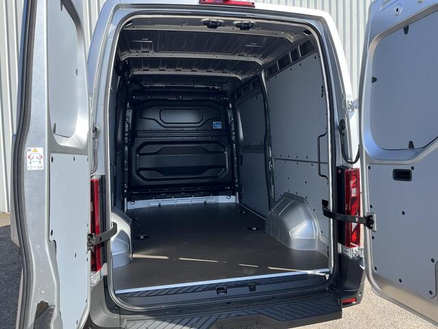 Renault MASTER L2H2 T35 2.0 dCi 130 Advance | 2x schuifdeur | Navigatie | Achteruitrijcamera | Bedrijfswageninrchting | All season banden | Van: ¤ 42.215,- nu rijklaar voor: ¤ 36.883,-