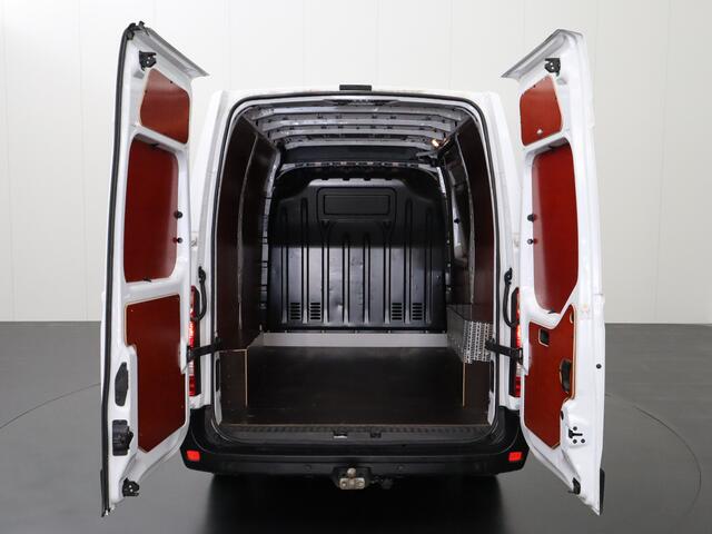Renault MASTER 2.3DCI 130PK L1H2 | Navigatie | Camera | 3-Persoons | Trekhaak