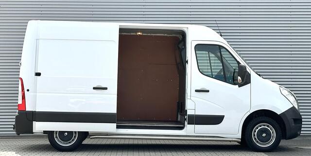 Renault MASTER T33 2.3 dCi L2H2 Trekhaak Navi TOP STAAT!