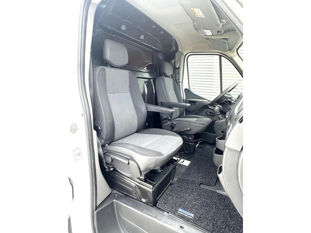 Renault MASTER T33 2.3 dCi L2H2 Trekhaak Navi TOP STAAT!