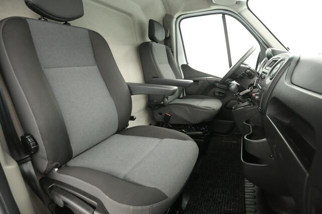 Renault MASTER T33 2.3 dCi L2H2 146PK Airco Camera Cruise Trekhaak Parkeersensoren Elektrpakket