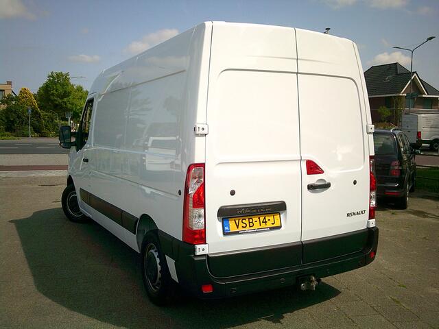 Renault MASTER T35 2.3 dCi 135 L2H2 Comfort VOORZIEN VAN AIRCO+NAVIGATIE + TREKHAAK !!