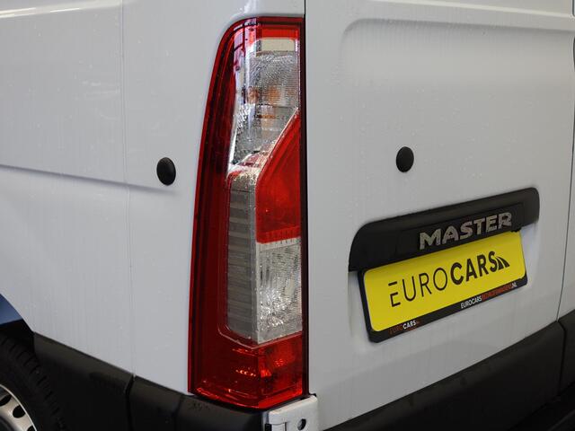 Renault MASTER T33 2.3 dCi 135 L2H2 BPM VRIJ! Airco Cruise control Parkeersensoren Navigatie Trekhaak