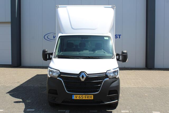 Renault MASTER T35 2.3 dCi 165 L3. Slechts 8.911km. Afmetingen laadbak: L=4.17cm / B=2.15cm / H=2.36cm Airco, centr. vergr., cruise control, telefoonvoorb., zij-deur, lift, 3-zits, LED dagrijverlichting, laadruimte betimmerd etc.