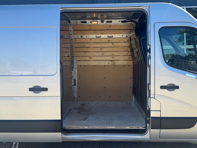 Renault MASTER 2.3 DCi 135PK L2H2 GB / Trekhaak / Navi / Airco