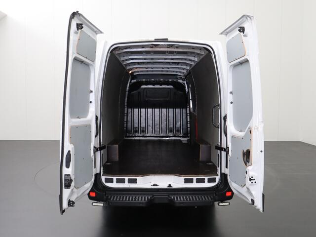 Renault MASTER 2.3DCI 145PK L4H2 | Laadlengte 4.38 Meter | Camera | Airco | Cruise | 3-Persoons