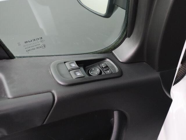 Renault MASTER 2.3DCi 165PK L4H2 Dubbellucht | Navigatie | Camera | 3500Kg Trekhaak | Betimmering | 3-Persoons