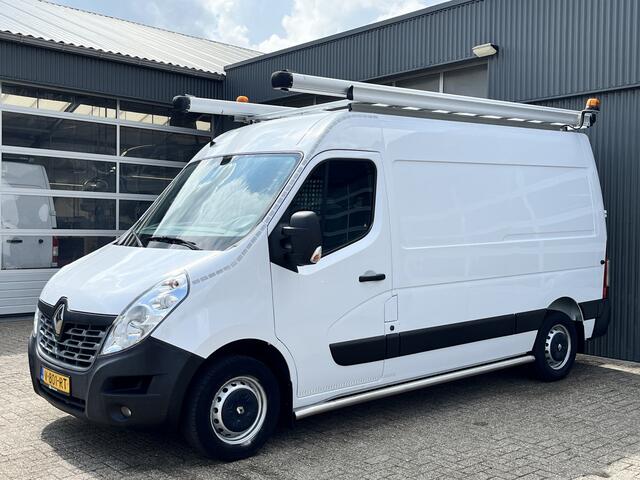 Renault MASTER T35 2.3 dCi L2H2 Airco Cruise controle Kastinrichting Trekhaak 2500kg Trekgewicht Schuifdeur Zijruit rechts Euro 6 Bpm vrij !!1e eigenaar Dealer onderhouden Ook ideaal voor ombouw naar camper