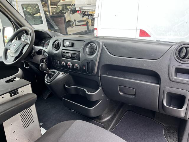 Renault MASTER T35 2.3 dCi L2H2 Airco Cruise controle Kastinrichting Trekhaak 2500kg Trekgewicht Schuifdeur Zijruit rechts Euro 6 Bpm vrij !!1e eigenaar Dealer onderhouden Ook ideaal voor ombouw naar camper