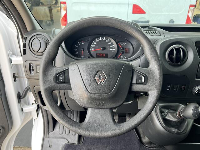 Renault MASTER T35 2.3 dCi L2H2 Airco Cruise controle Kastinrichting Trekhaak 2500kg Trekgewicht Schuifdeur Zijruit rechts Euro 6 Bpm vrij !!1e eigenaar Dealer onderhouden Ook ideaal voor ombouw naar camper