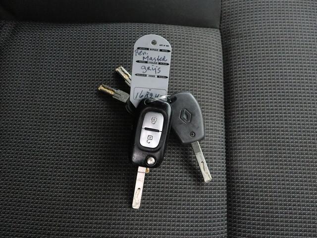 Renault MASTER 2.3DCi 135PK L2H2 | Imperiaal | Trekhaak | Navigatie | 3-Persoons | Airco | Cruise