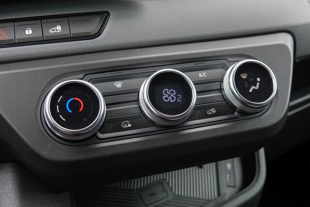 Renault MASTER T35 | L2H2 | 2.0Dci 150Pk | Stoel-Bank | Parkeersensoren | Laadruimte betimmering | LED