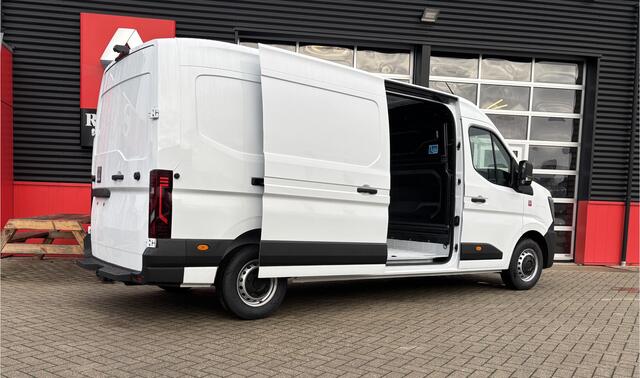 Renault MASTER E-Tech 87 kWh, 130 kW snelladen, L3H2 Demonstratieauto, Laadruimte betimmering, Side-bars, Camera, Trekhaak, Apple carplay