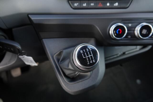 Renault MASTER T35 | L2H2 | 2.0Dci 150Pk | Stoel-Bank | 3.500Kg Trekgewicht | Achteruitrijcamera | Opstaptrede | LED