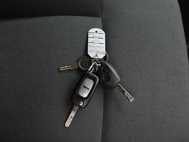 Renault MASTER 2.3DCI 160PK Bakwagen + laadklep | Navigatie | Camera | 3-Persoons | Airco | Cruise