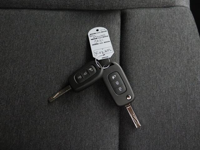 Renault MASTER 2.0DCi 170PK L2H2 Extra Bomvol Opties ! | Fabrieksprijs ¤ 43.955,-- NU ¤ 32.800,--