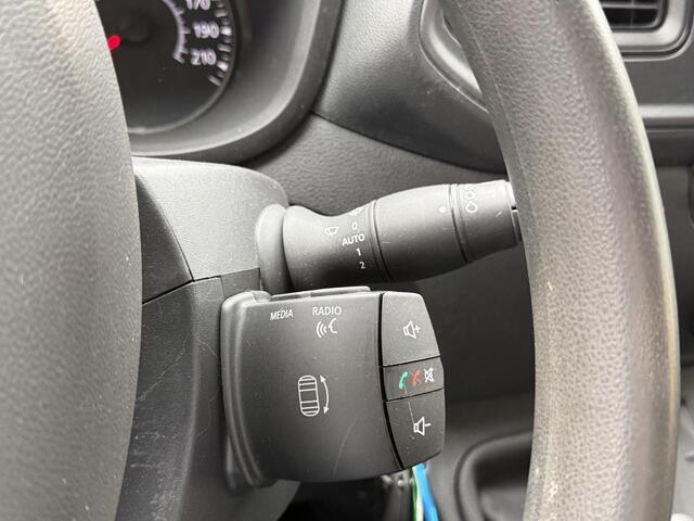 Renault MASTER T33 2.3 dCi 135 L2H2 Comfort | Trekhaak | Navigatie | DAB | Airco | Parkeersensoren | BT-Telefoonfunctie |