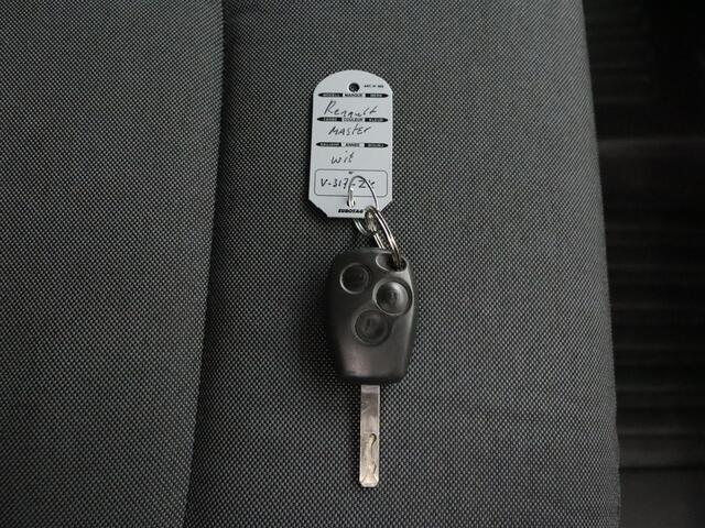 Renault MASTER 2.3DCi 130PK L2H2 | Navigatie | Camera | 3-Persoons | Airco | Trekhaak