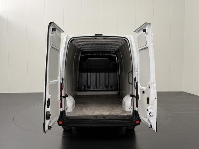 Renault MASTER 2.3DCi 135PK L3H2 Maxi | Navigatie | Airco | Cruise | 3-Persoons | Betimmering