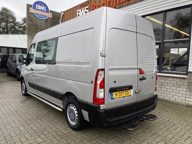 Renault MASTER T35 2.3 dCi 130pk L2H2 bpm vrij / euro 6 diesel / vaste prijs rijklaar ¤ 19.950 ex btw / DC 7 persoons / zilver metallic / trekhaak 2500 kg / airco / cruise / navigatie