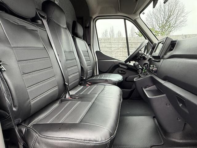 Renault MASTER HORSETRUCK ROELOFSEN 3XL | 2024 | HENGST | 56.000KM | 3-SEAT | LEER | CAMERA | BELGISCH KENTEKEN