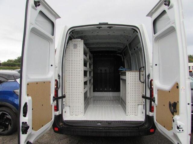 Renault MASTER T33 2.3 dCi 135 L2H2 Comfort 135pk | Airco | Cruise Controle | BPM vrij | Compleet ingericht, incl. werkbank!